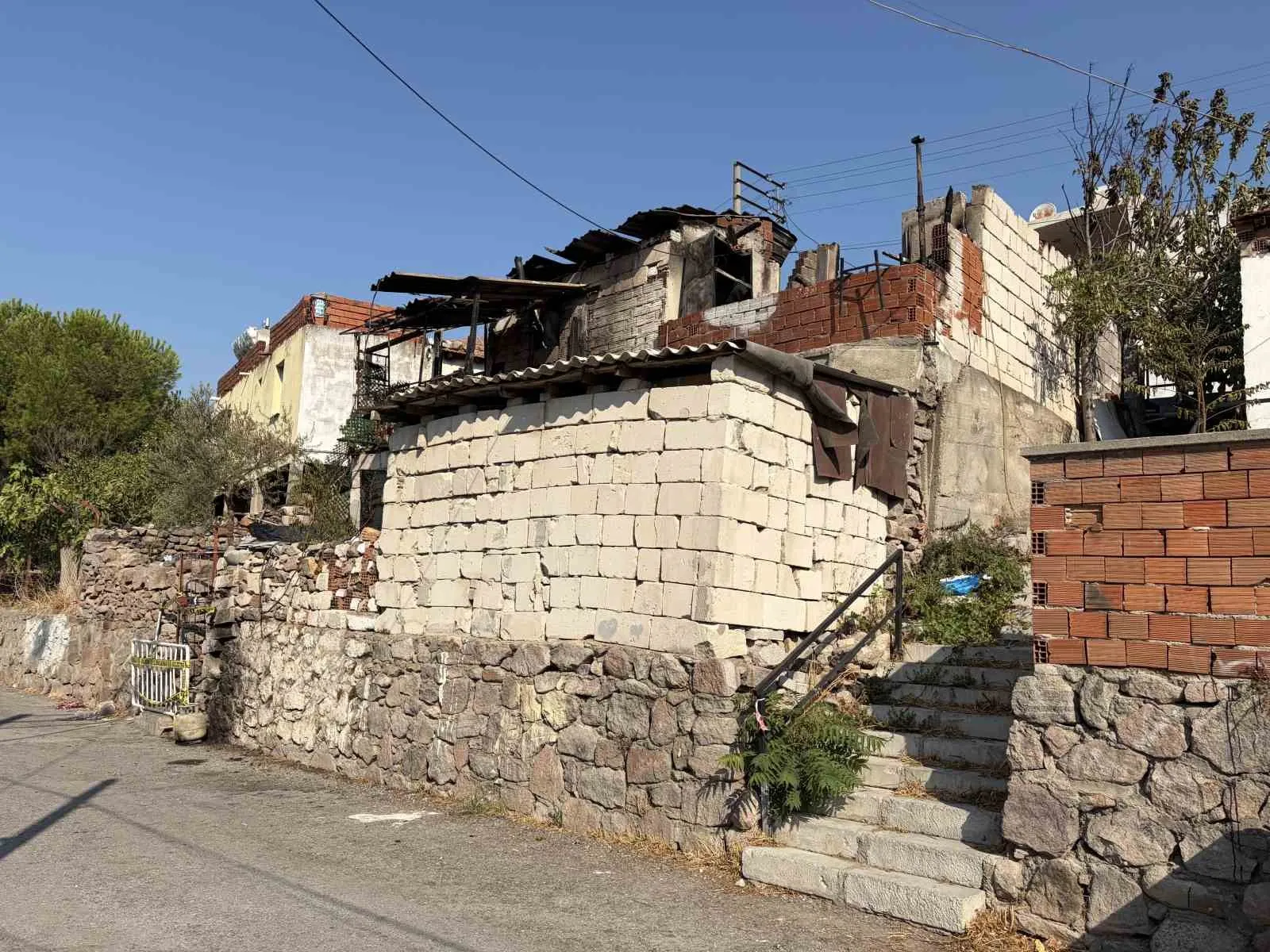 Çiğli’de yürek yakan veda: Doğum gününe sayılı günler kala hayata veda ettiler