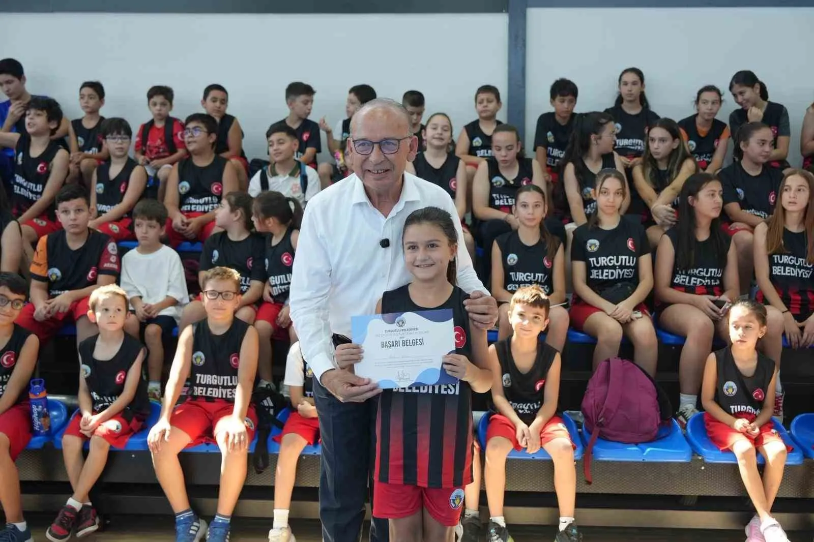Turgutlu’da Yaz Tatili Beceriye Dönüştü: 2 Bin Çocuk Sahneye ve Sahaya Çıktı