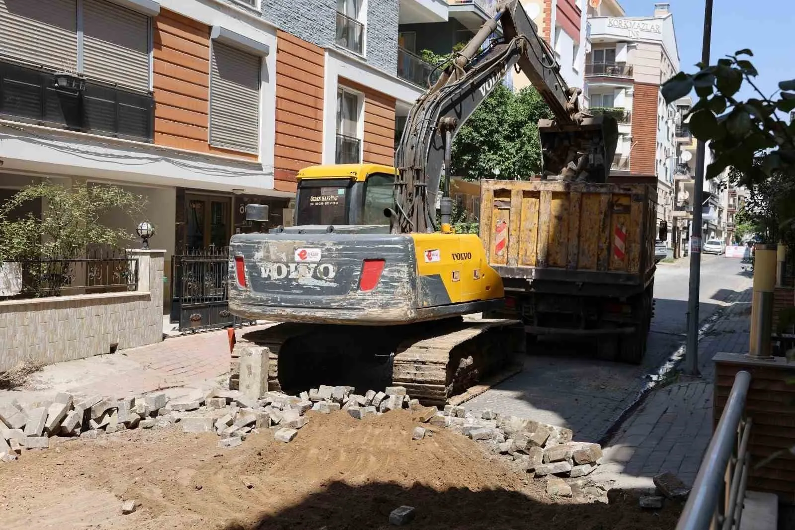 Efeler’de ulaşım seferberliği: Güzelhisar’ın çehresi değişiyor
