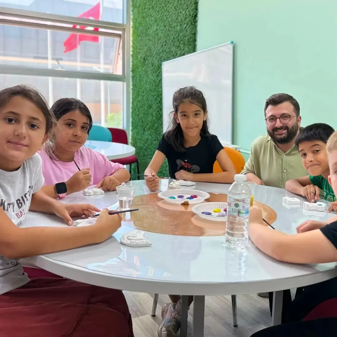 Yaz tatilini sanata dönüştürdüler: Gençler yeteneklerini keşfediyor