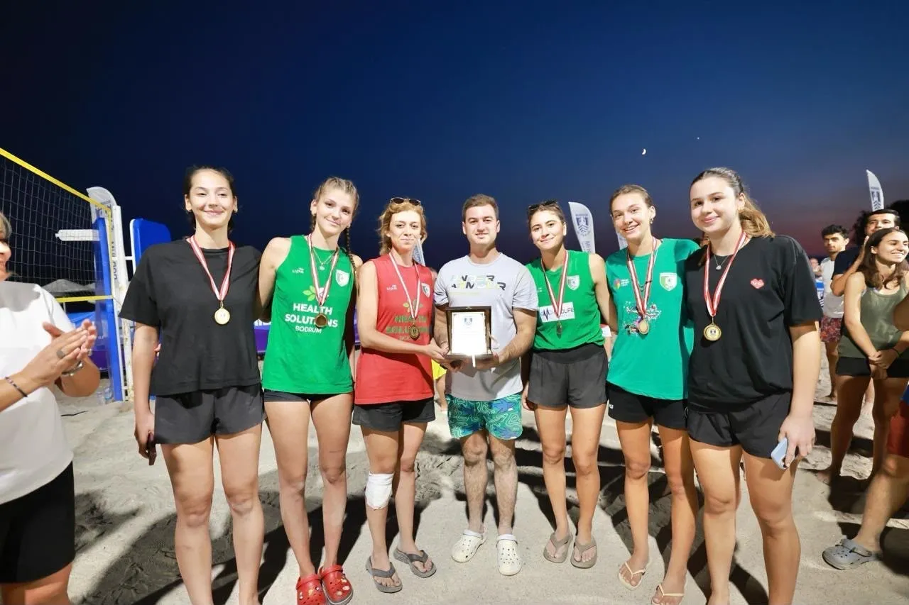 Akyarlar’da voleybol rüzgarı: Şampiyonluk kupası evinde kaldı