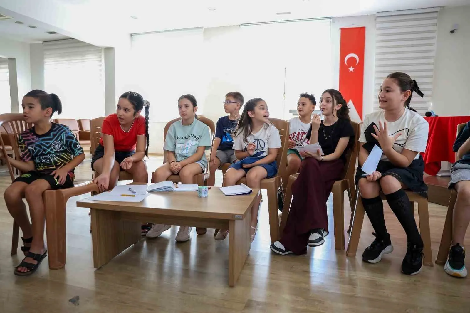 Efelerli minikler felsefe ile dünyayı keşfediyor