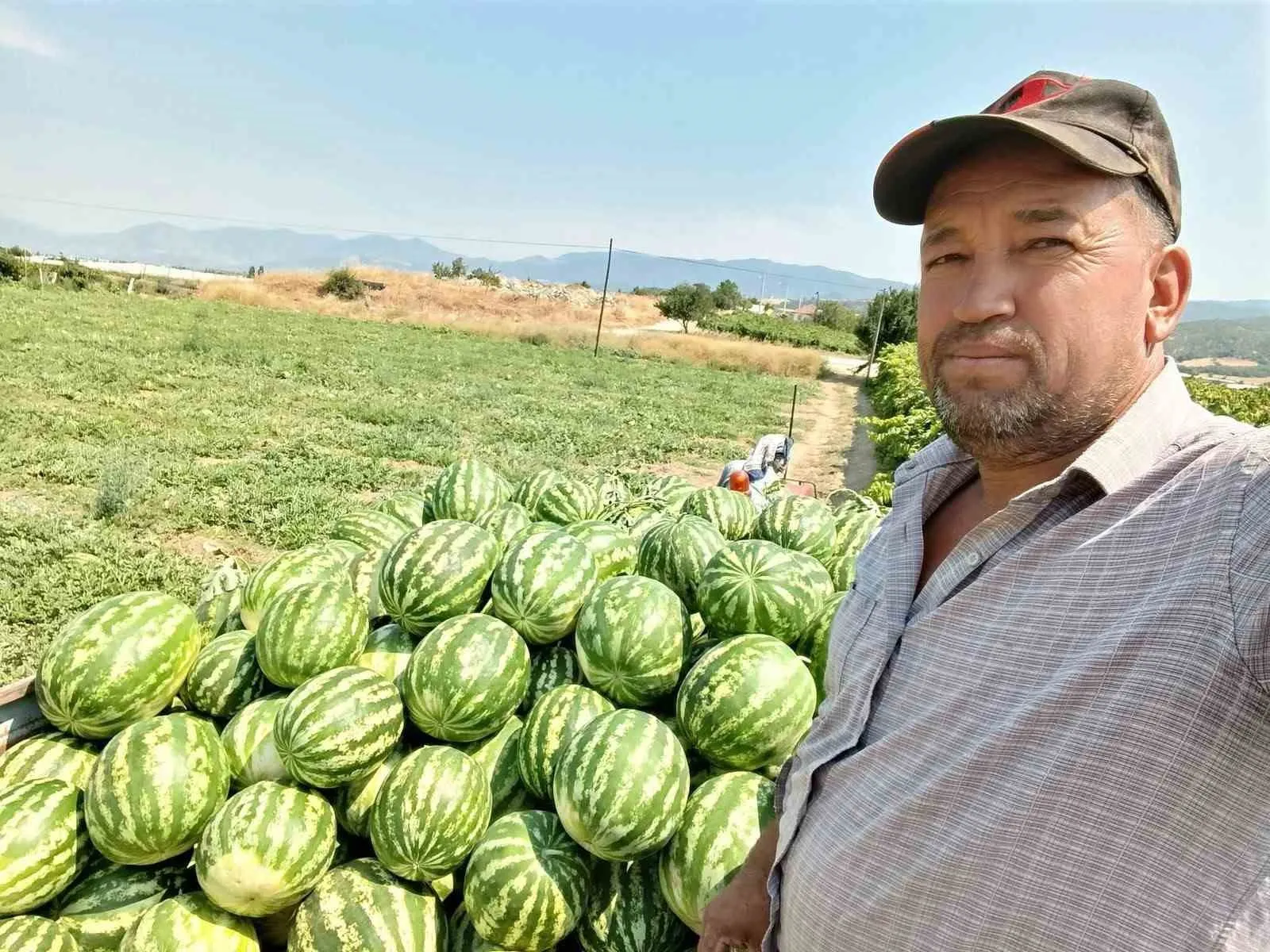 Tarlada emeği hiçe sayılan çiftçi çareyi direksiyonda buldu: Aracılara inat kendi pazarını kurdu