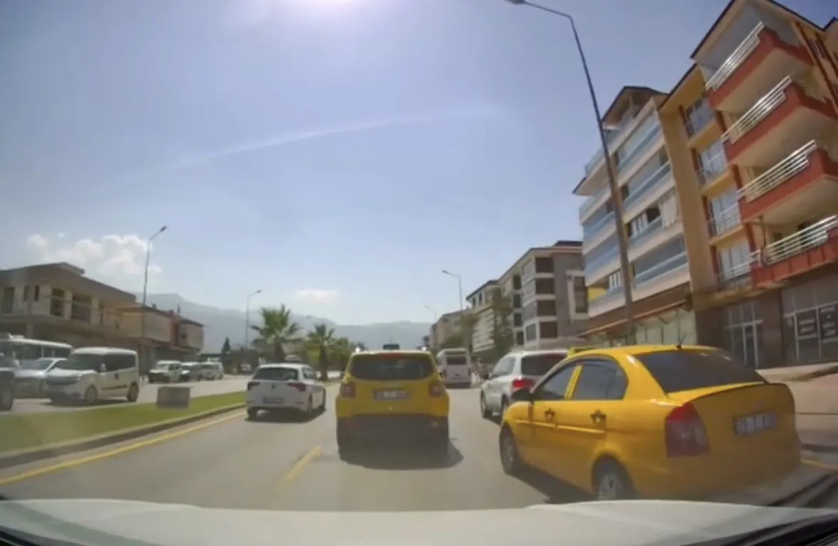 Denizli trafiğinde saniyelerle gelen mucize: O hamle faciayı önledi