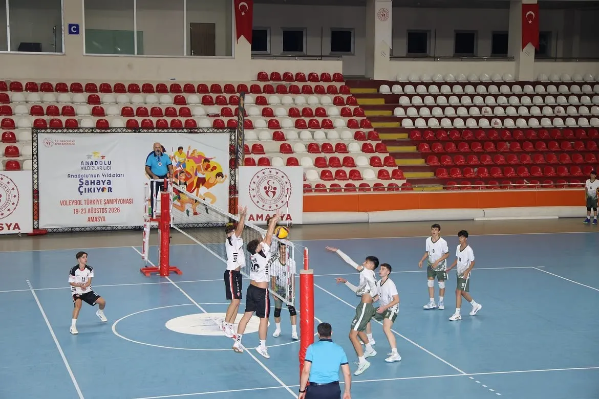 Manisa’nın Filedeki Yıldızları Ankara’da Zirveye Oynadı: Türkiye İkinciliği Kentte Coşku Yarattı