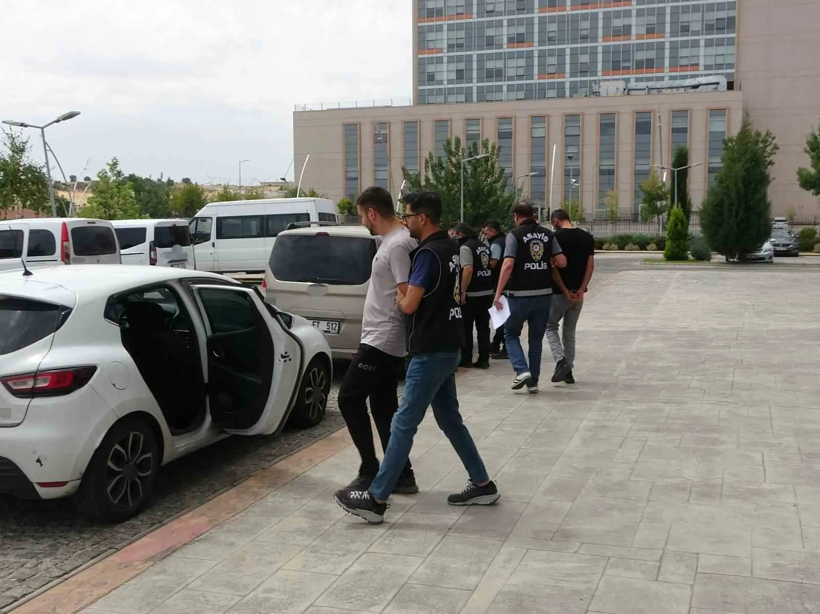 Uşak’taki kuyumcu vurgununda İstanbul operasyonu: 3 kişi demir parmaklıklar ardında