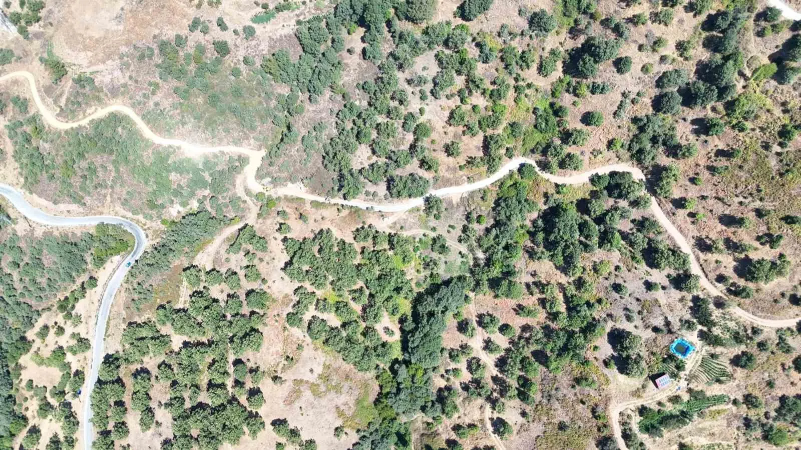 Apaklar’da Tarihi Dönüşüm: Yılların Toprak Yolu Artık Parke Taşıyla Buluşuyor