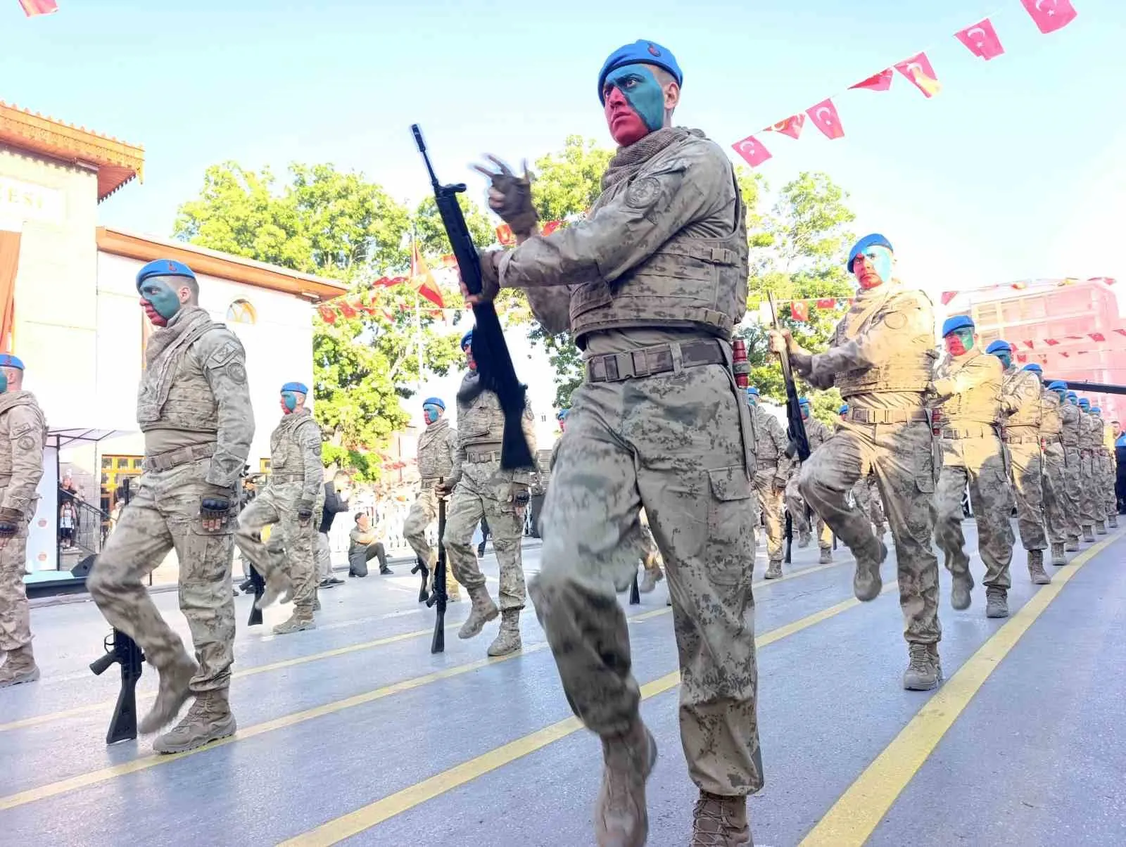 Afyon’un Zafer Mirası 104 Yıldır Aynı Heyecanla Yaşatılıyor: Kent Meydanında Tarihi Kutlama