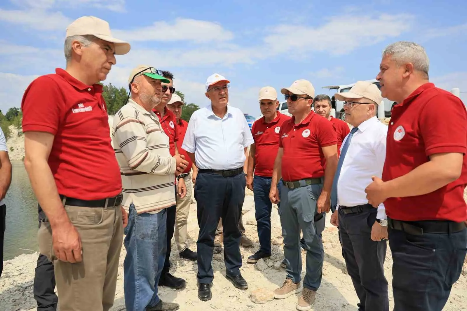 Denizli’nin göletlerinde devasa dönüşüm: 1,3 milyon balık suya bırakıldı