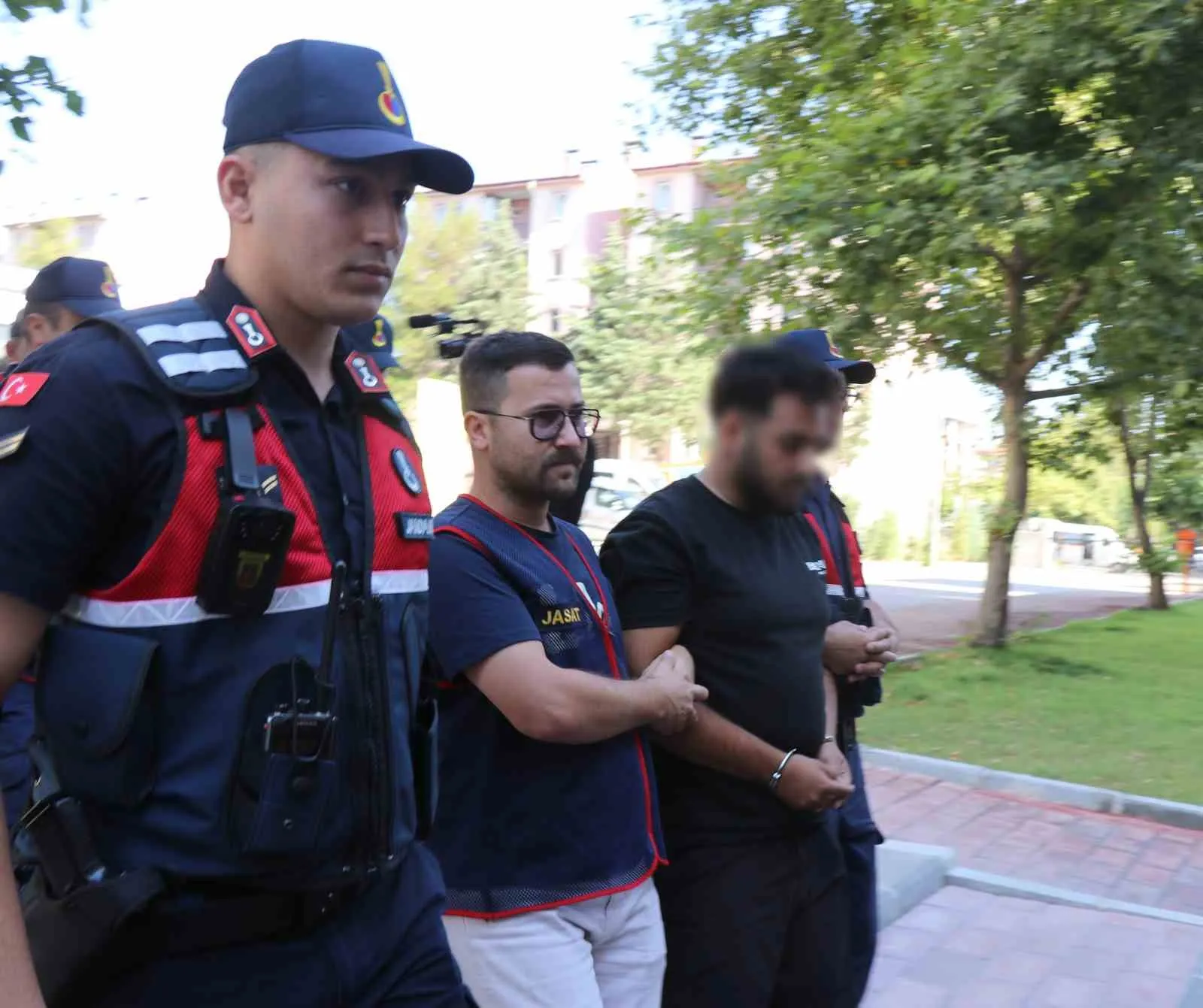 Sosyal medyadan günlük iş ilanıyla kurye ağı kurmuşlar: 4,5 milyonluk vurguna jandarma tokadı