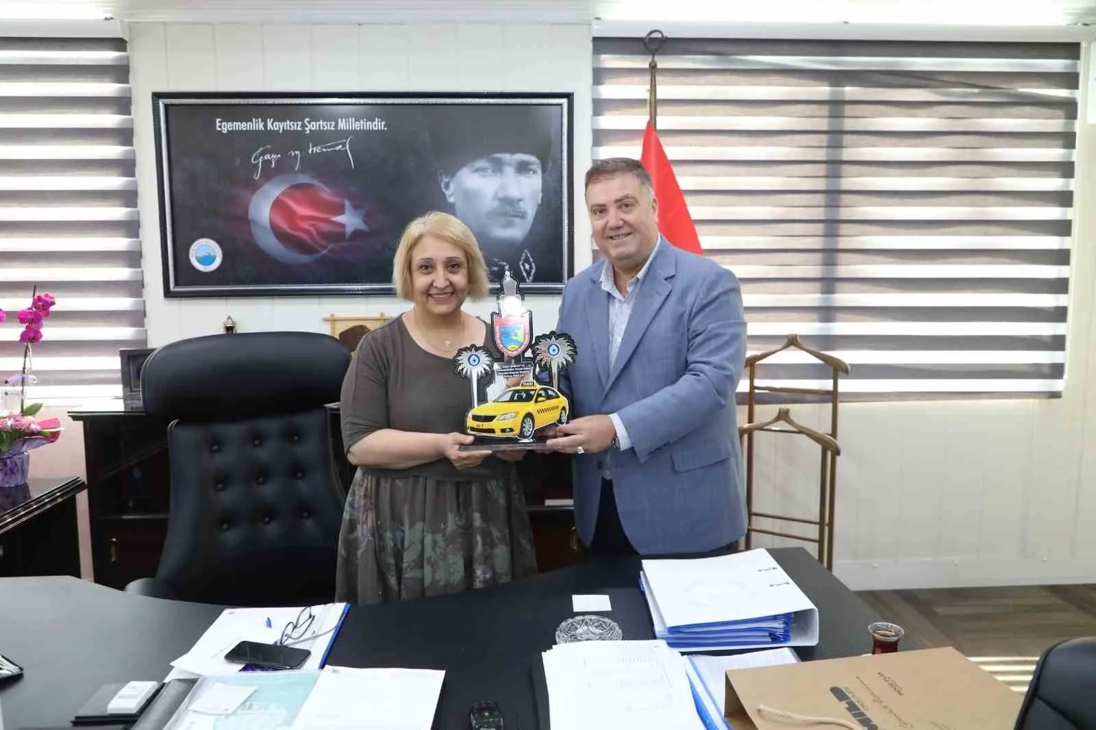 Menderes'te yeni dönem: Taksici esnafından Başkan Vekili Şen'e anlamlı ziyaret