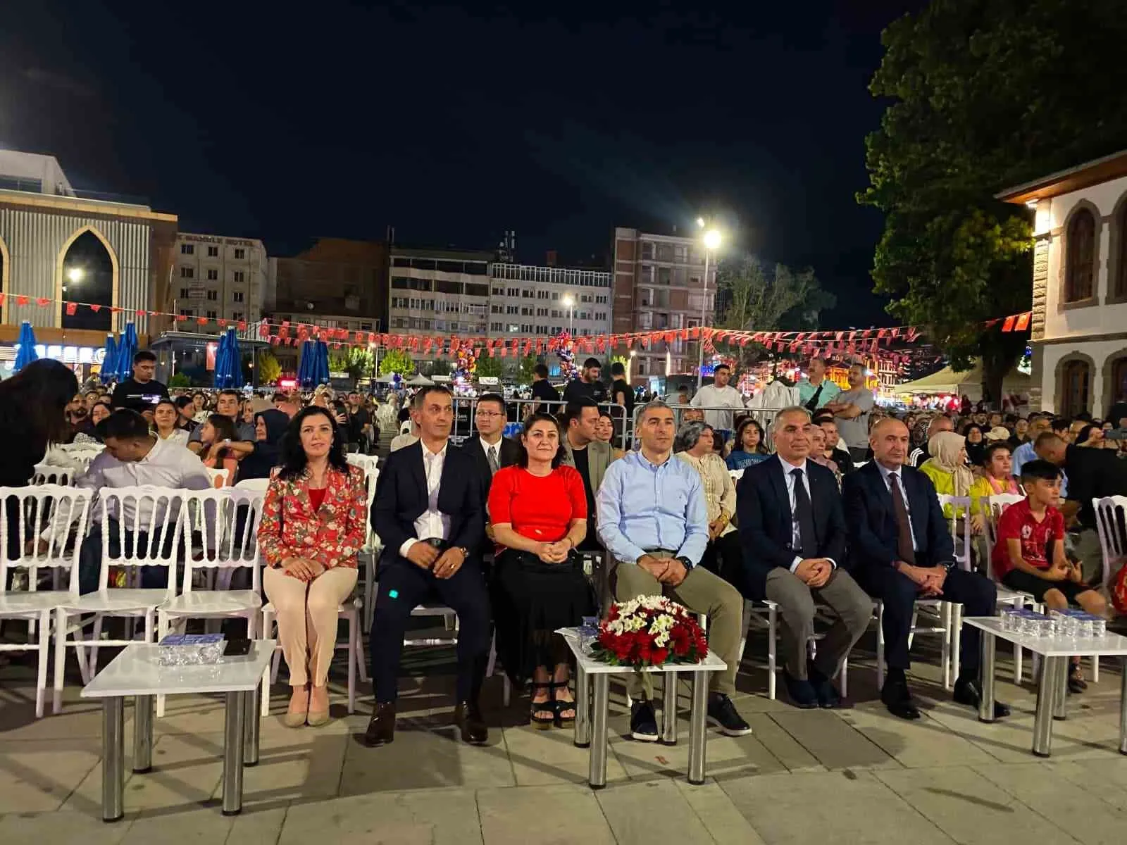 Zafer Haftası'nda Afyonkarahisar'da coşku: Jandarma bandosundan unutulmaz bir gece