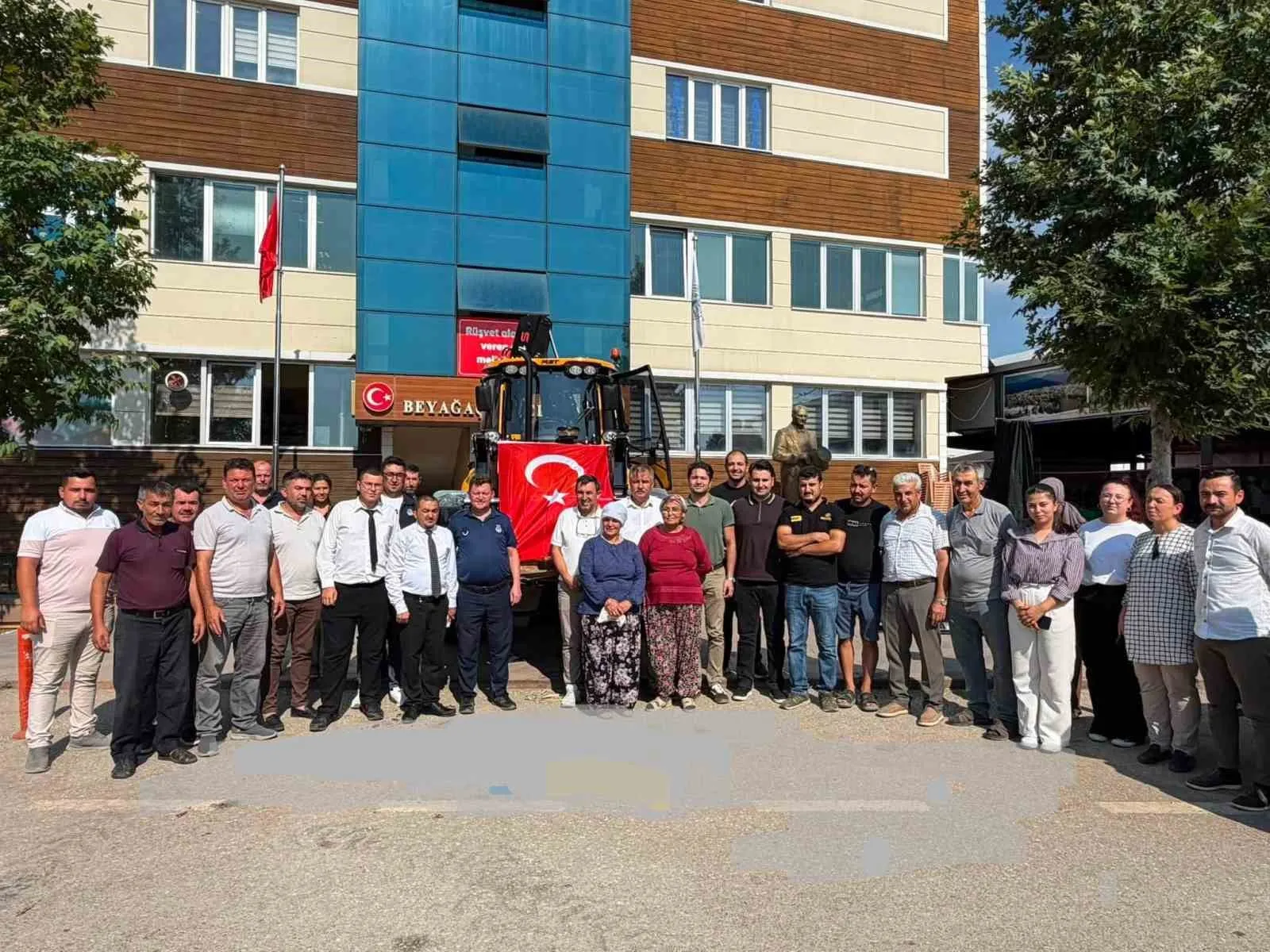 Beyağaç'ta belediye hizmetleri hız kazanıyor: Filoya yeni takviye
