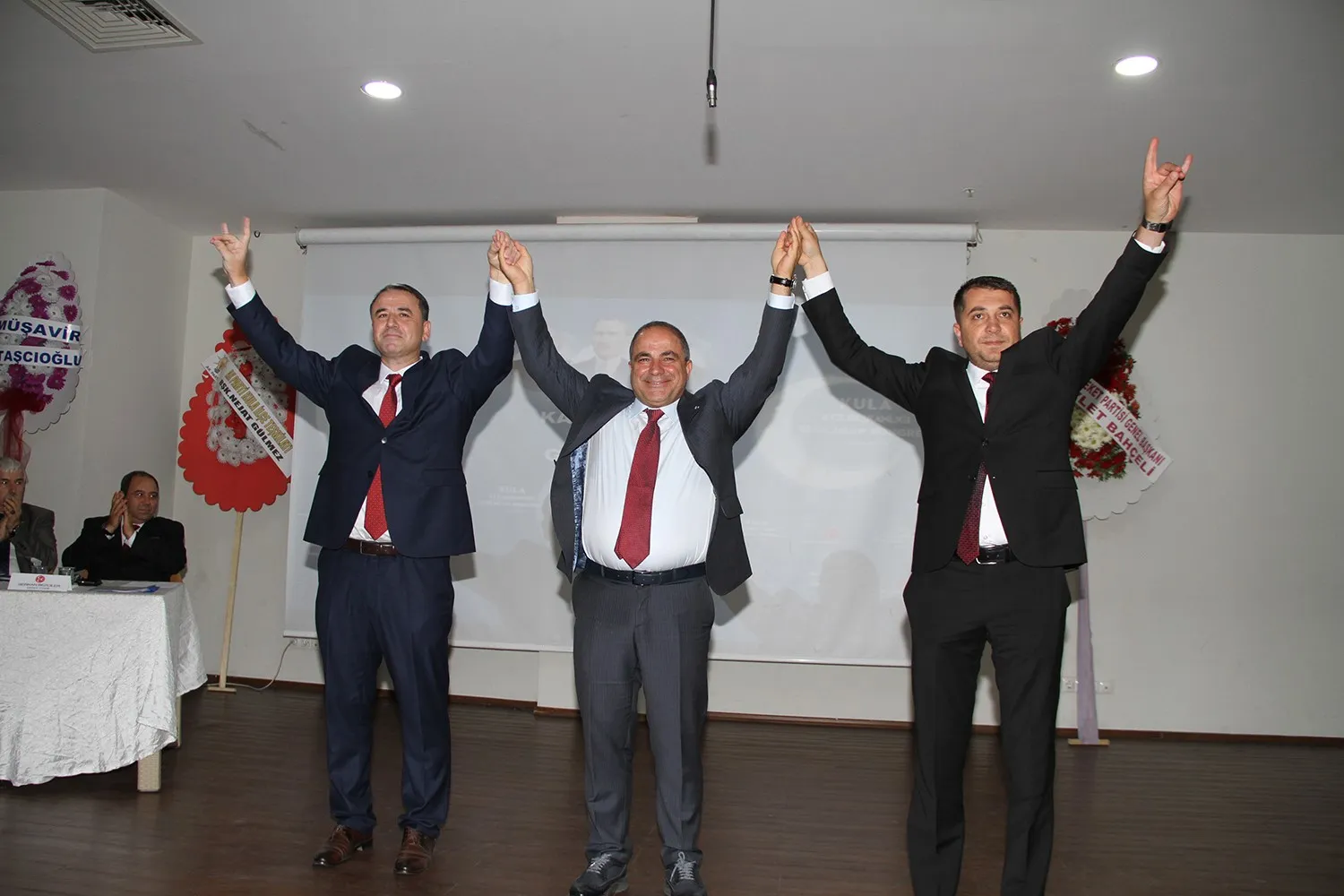 Kula MHP’de yeni dönem: Hüseyin Sönmez güven tazeledi