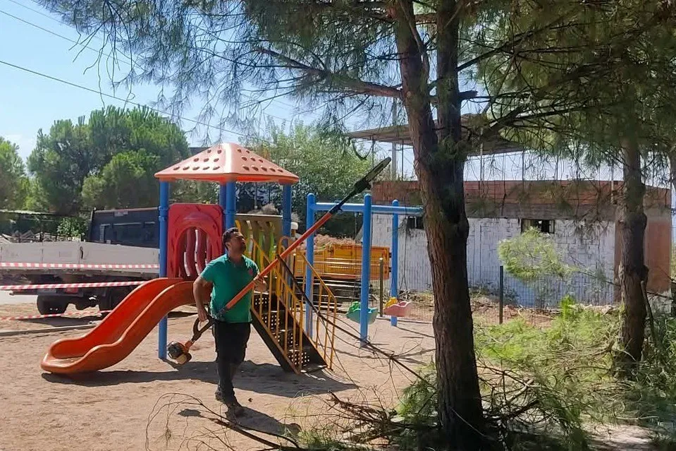 Efeler’de yeşil seferberlik: Parklar yaza hazırlanıyor