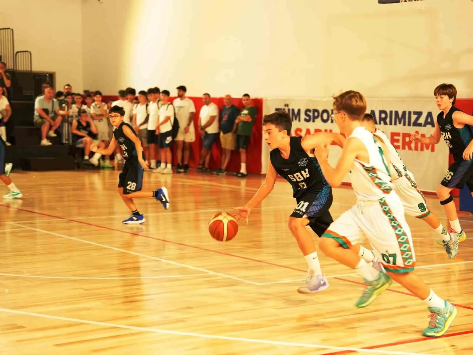 Denizli’de bayram havası: Zafer coşkusu spor sahalarına taşınıyor