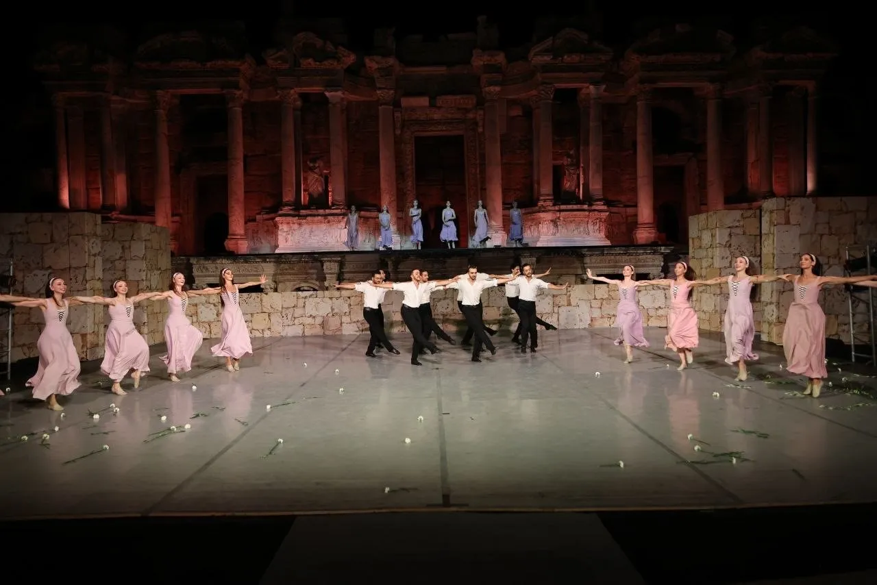 Hierapolis’in kadim taşları Zorba’nın ritmiyle yankılandı
