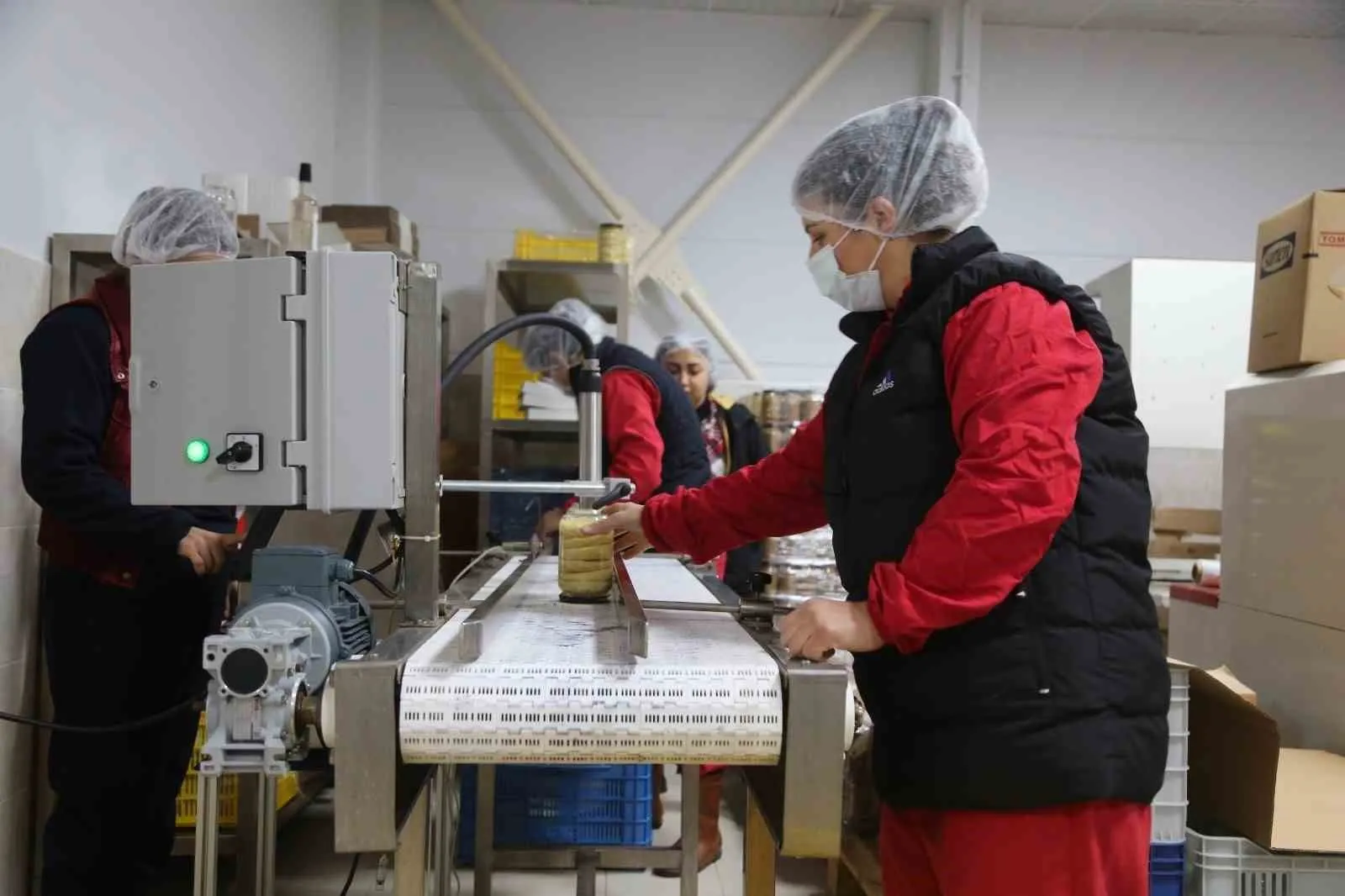 Efeler’in Üretim Ağı Büyüyor: Kadın Eliyle Hazırlanan Lezzetler Dünya Mutfağında