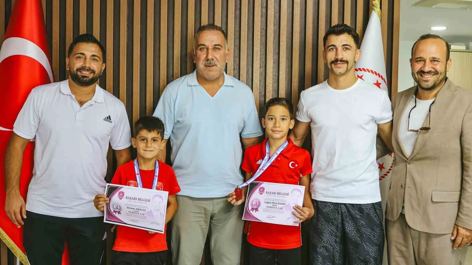 Minderin küçük devleri Aydın’ın gururu oldu: Milli takım yolcusu minik güreşçiler