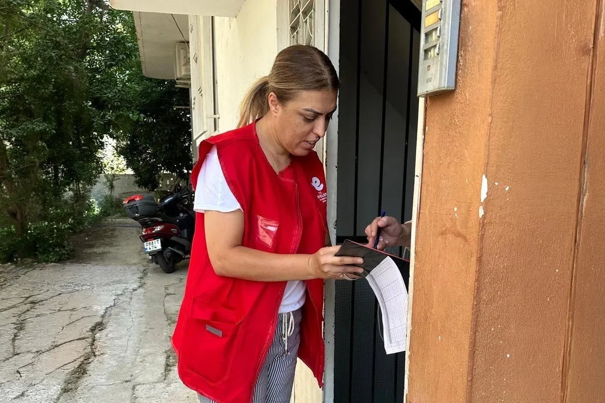 Efeler’de kimse kapısını çalacak birini beklemiyor: Yardım eli doğrudan eve ulaşıyor