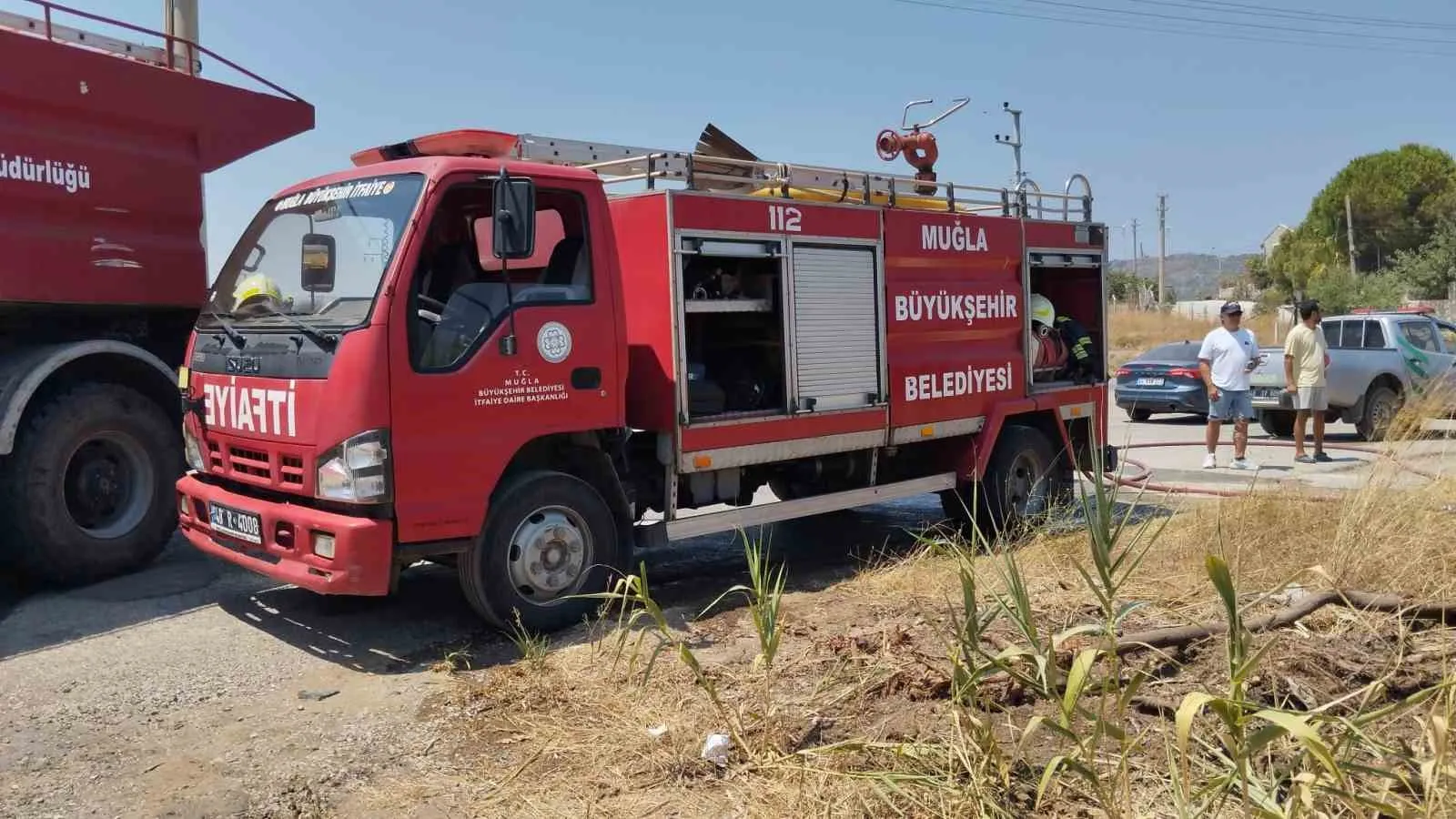 Datça’da korkutan yangın: Ekipler alevlerin evlere sıçramasını önledi