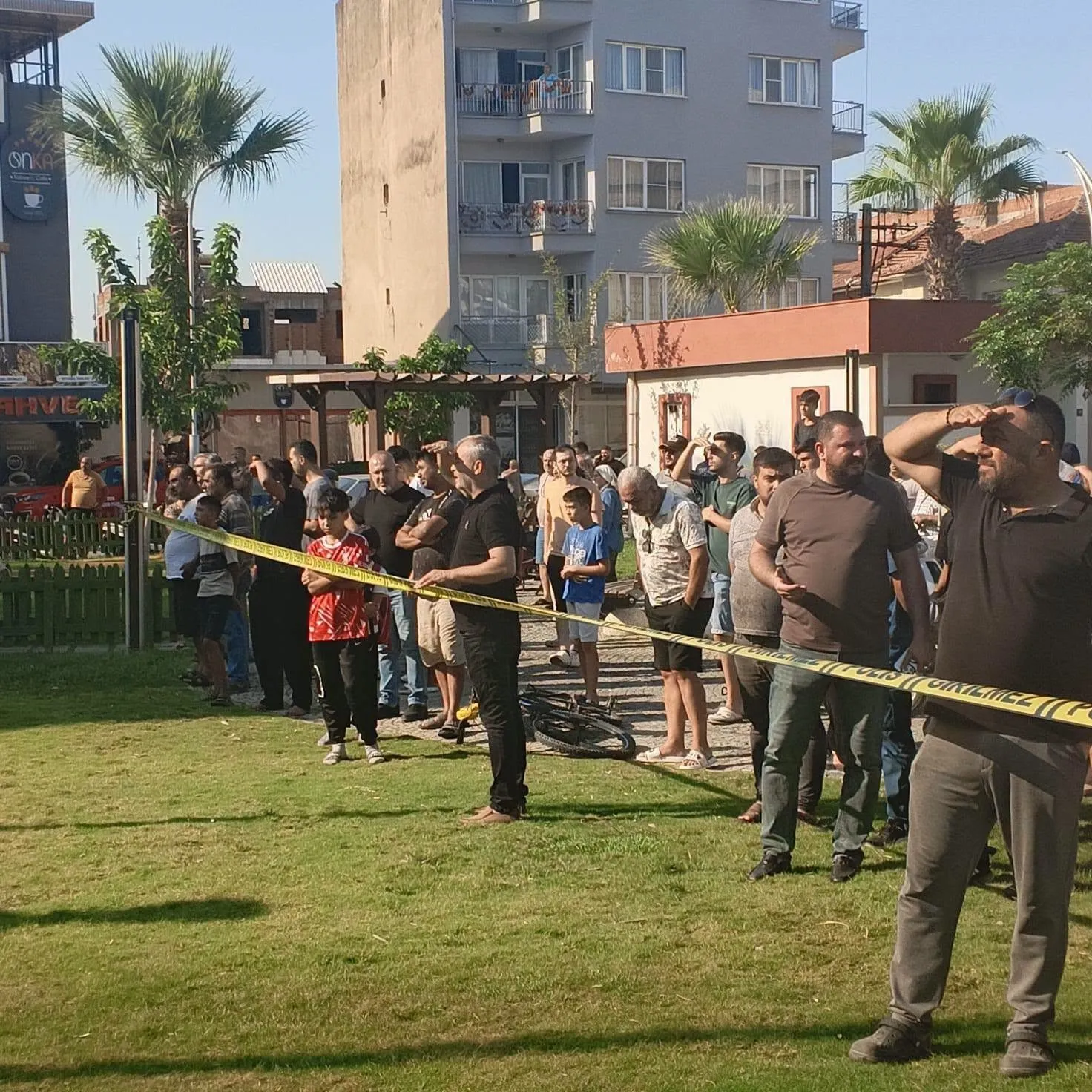 Germencik'te mobilya mağazasını küle çeviren yangın: Başkan Zencirci olay yerinde