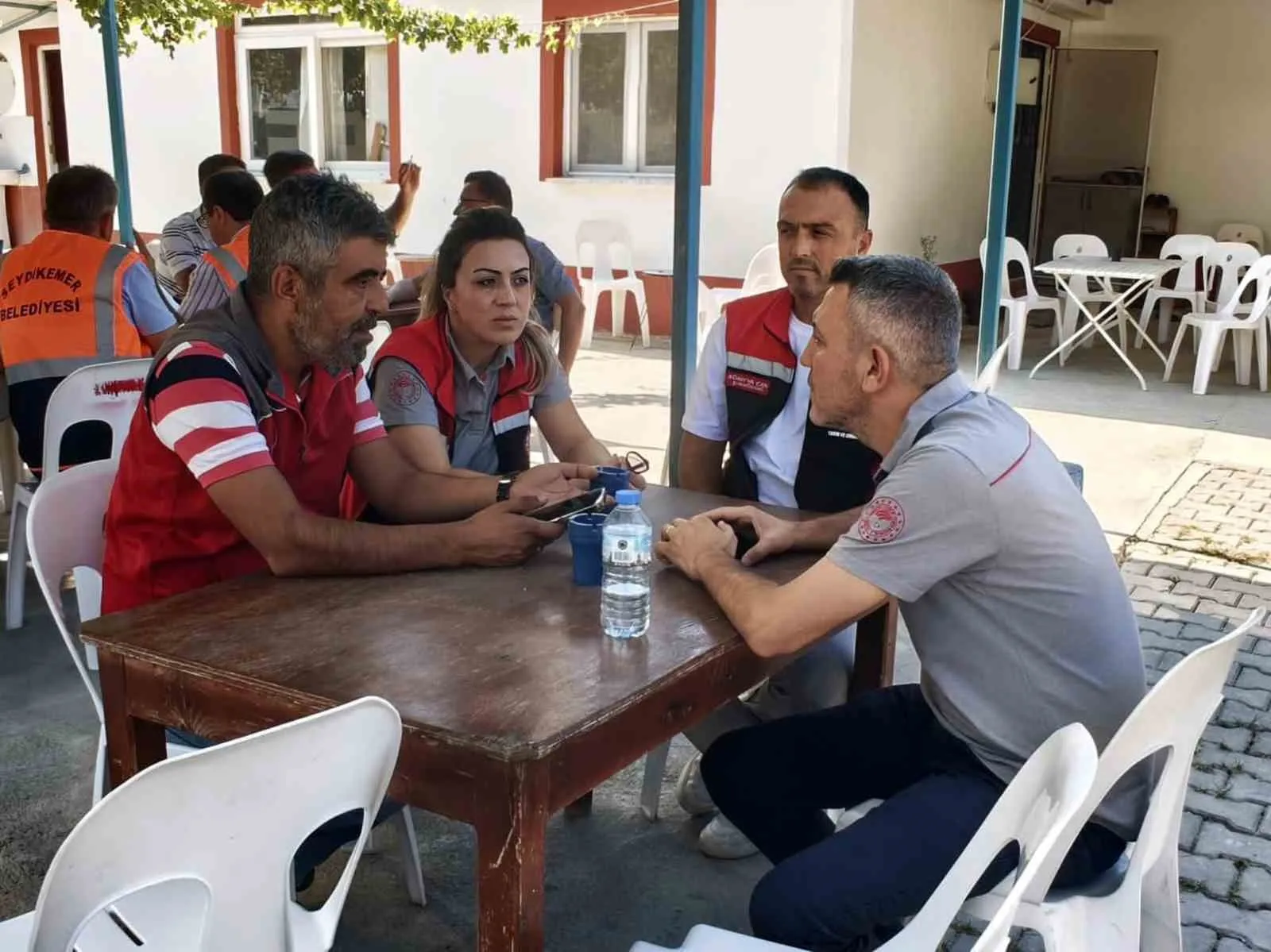 Korubükü’nde yaralar sarılıyor: Tarım ekipleri üreticinin yanında