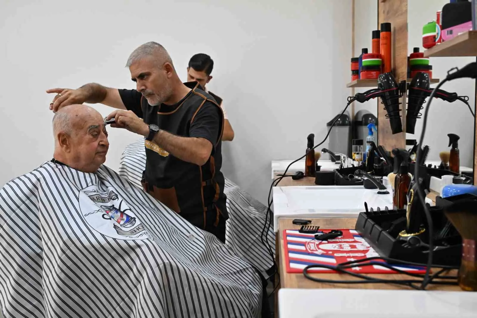 Manisa'da emekliler için yeni dönem: Kişisel bakım hizmeti artık belediye güvencesinde