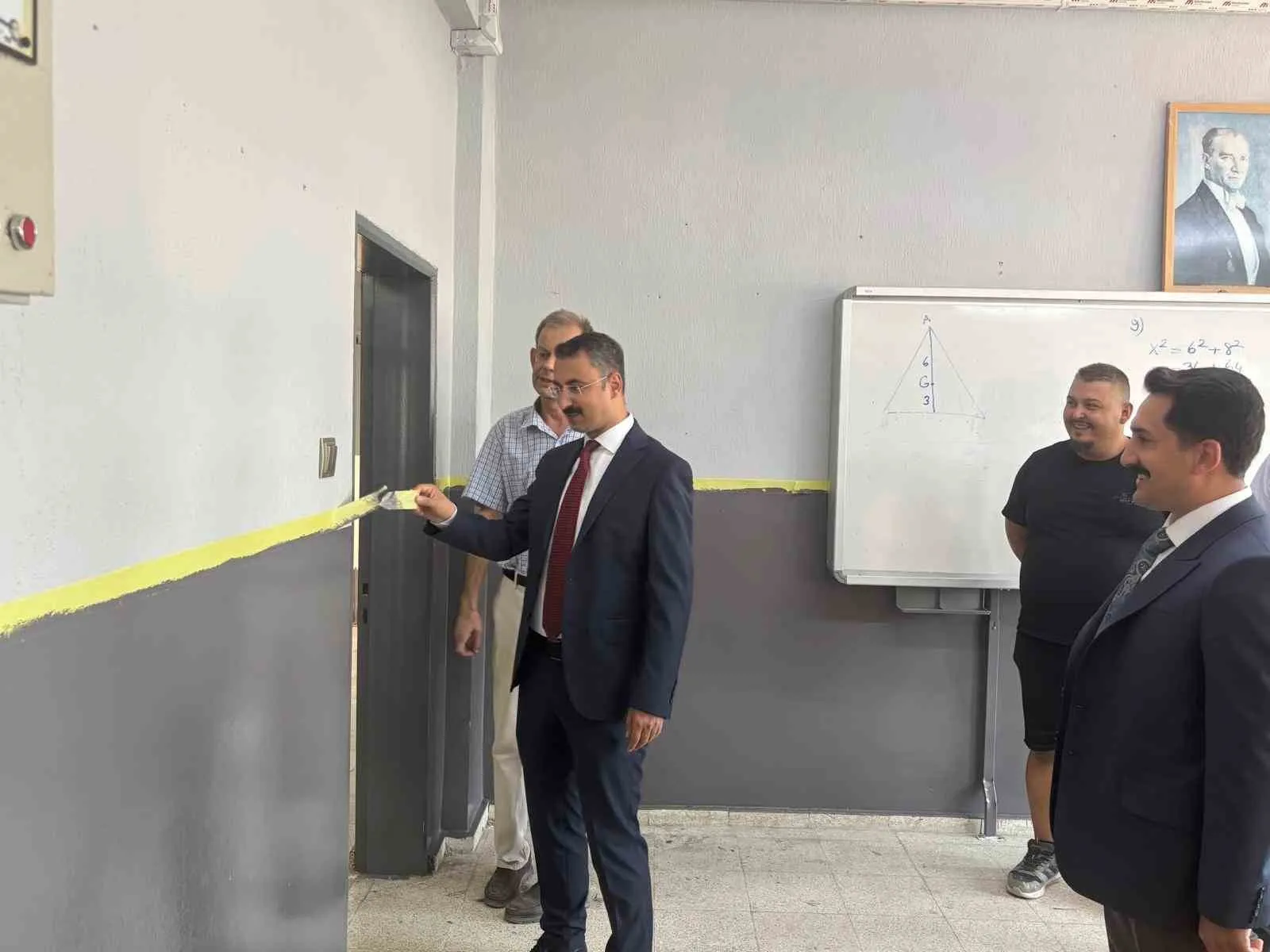 Öğrenciler pırıl pırıl sınıflara kavuşuyor: Yükümlüler okulları yeni döneme hazırlıyor