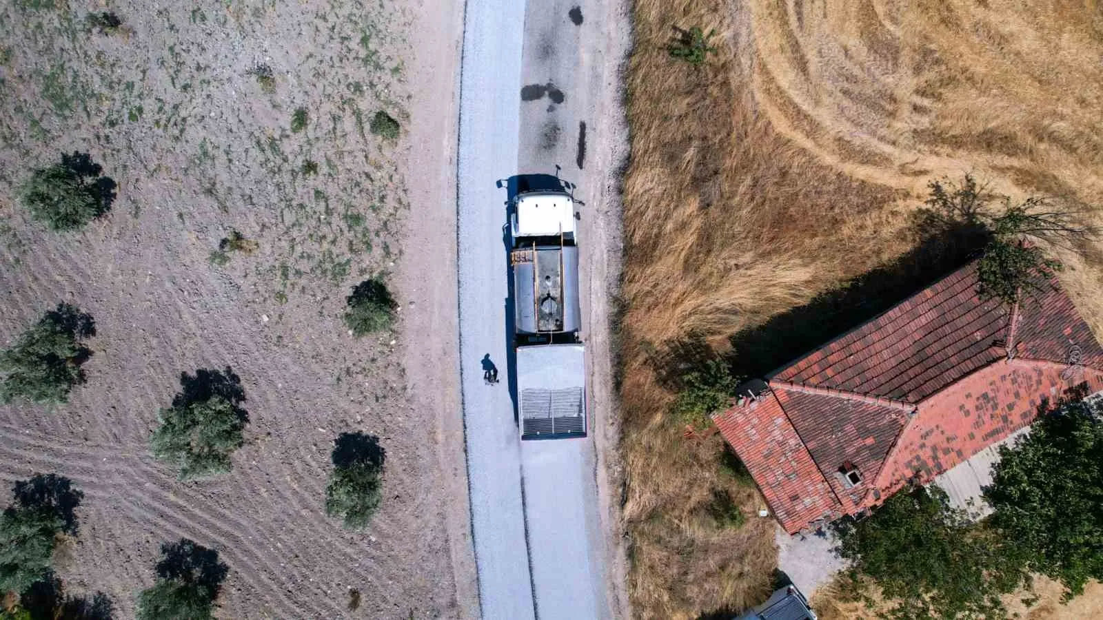 Soma’da ulaşım ağı güçleniyor: Mahalle yollarında ikinci etap asfalt mesaisi