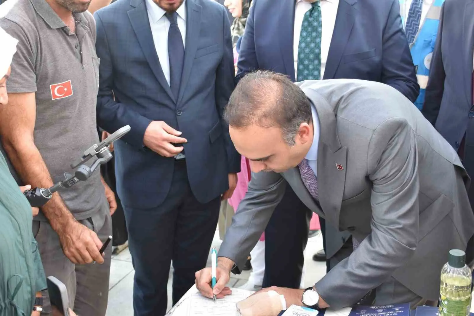 Bakan Kacır'dan Afyonkarahisar'da sürpriz üyelik hamlesi