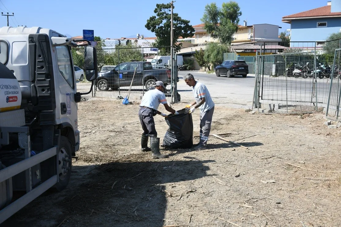 Kuşadası'nda köklü geçmişe hijyen dokunuşu: Tarihi hamam çevresi yenilendi