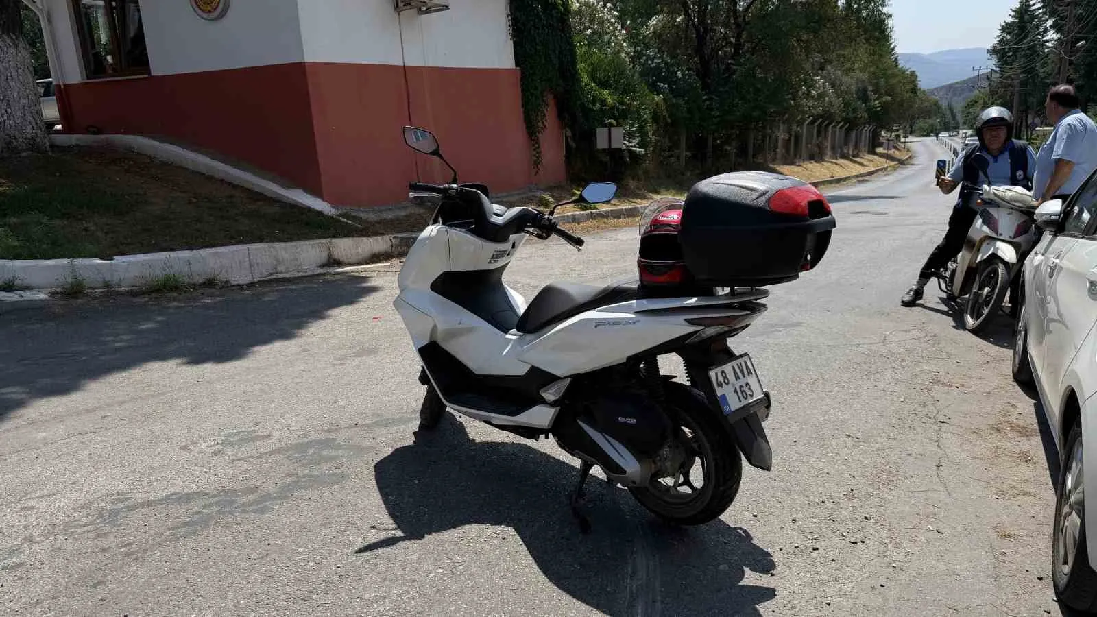 Menteşe'de saniyelerle yarışılan kaza: Motosikletin çarptığı çocuk hastanelik oldu