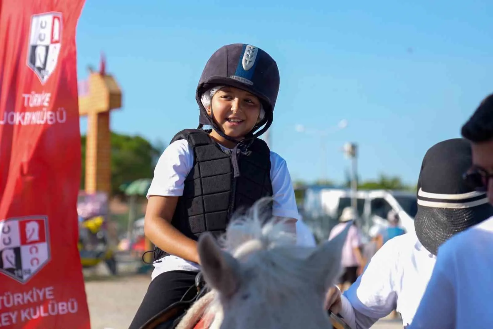 Didim'de miniklerin at sevgisi: Pony Club ile renkli bir gün