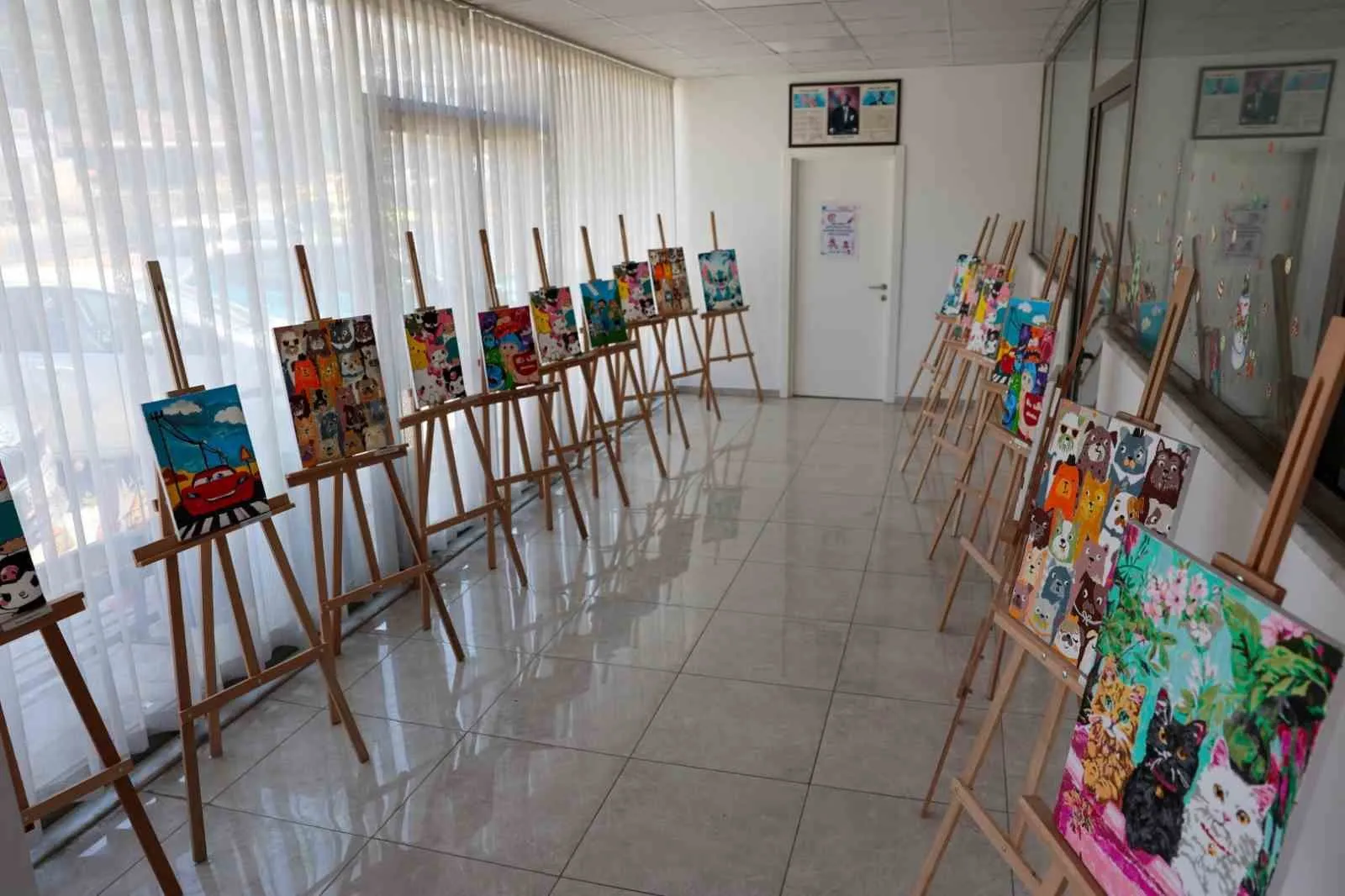 Minik Ressamların Fırçalarından Renkli Final: Bodrum'da Yaz Sanatla Kapandı