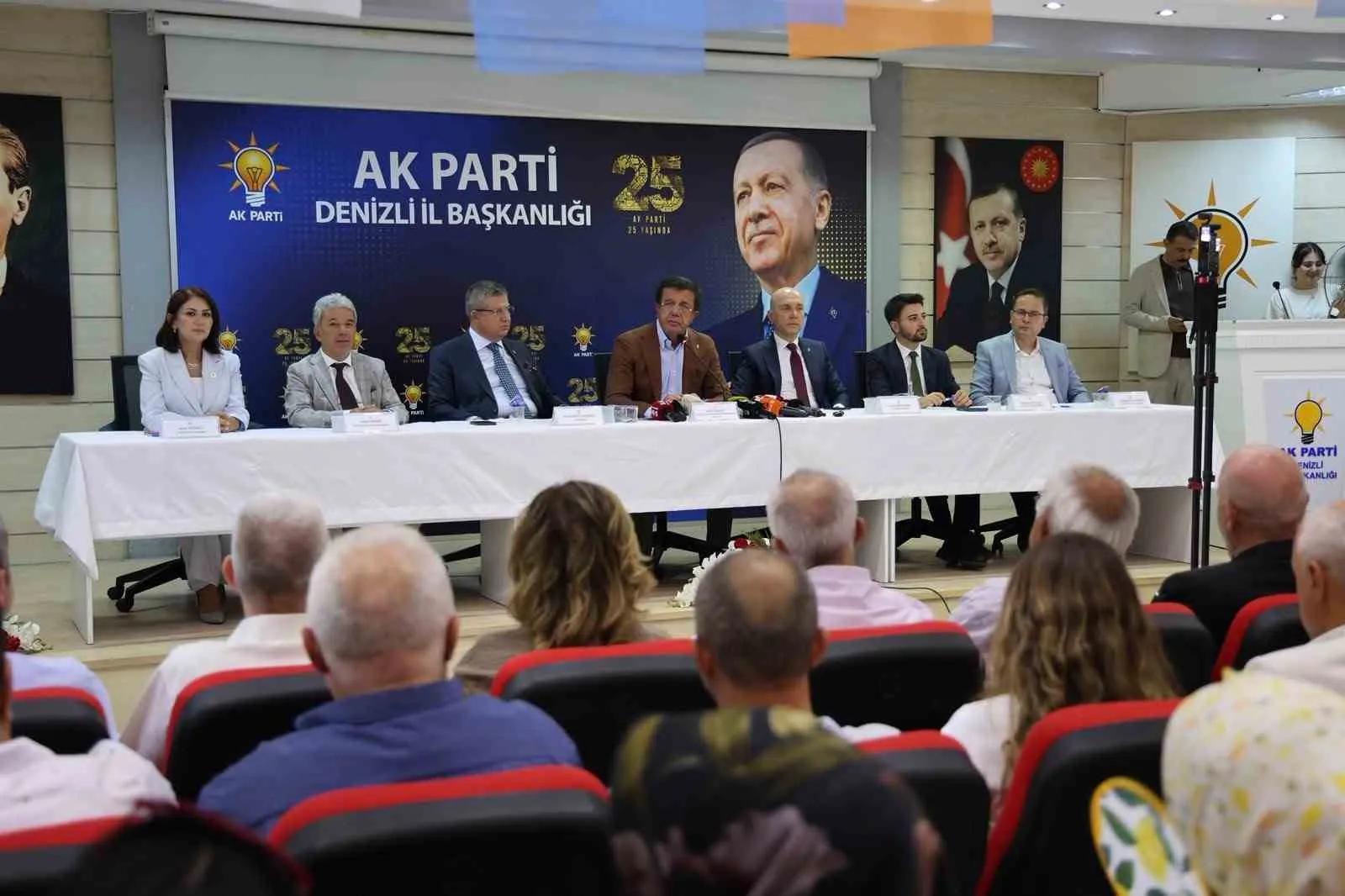 AK Parti Denizli'de çeyrek asır gururu: Milletin emanetiyle geleceğe yürüyoruz