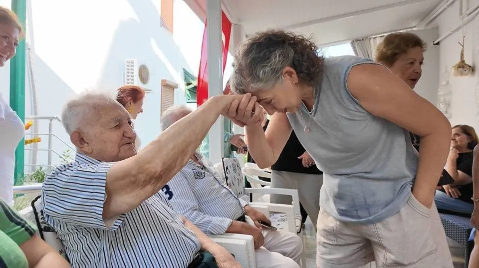 101 yıllık çınar Yenifoça’da: "Uzun yaşamın sırrı sabır ve sevgide saklı"