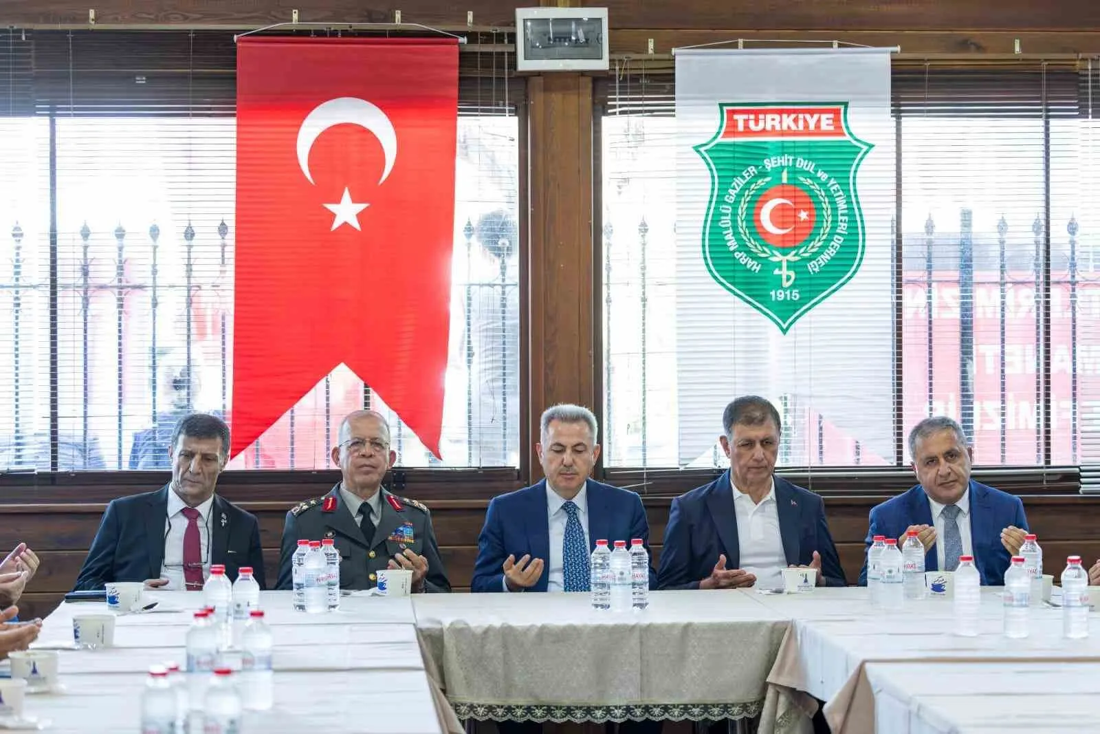 İzmir’de Şeref Günü Buluşması: Başkan Tugay’dan Şehit Ailelerine Vefa Mesajı