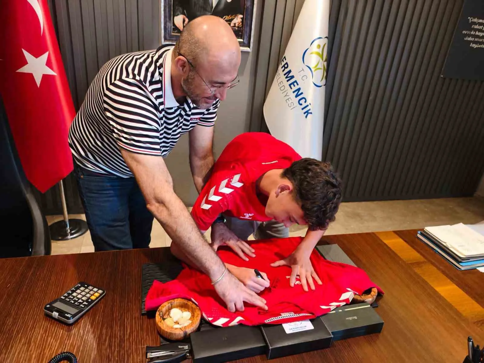 Samsunspor’un Yıldız Adayı Kuzey Topçu’dan Başkan Zencirci’ye Duygu Dolu Vefa Örneği