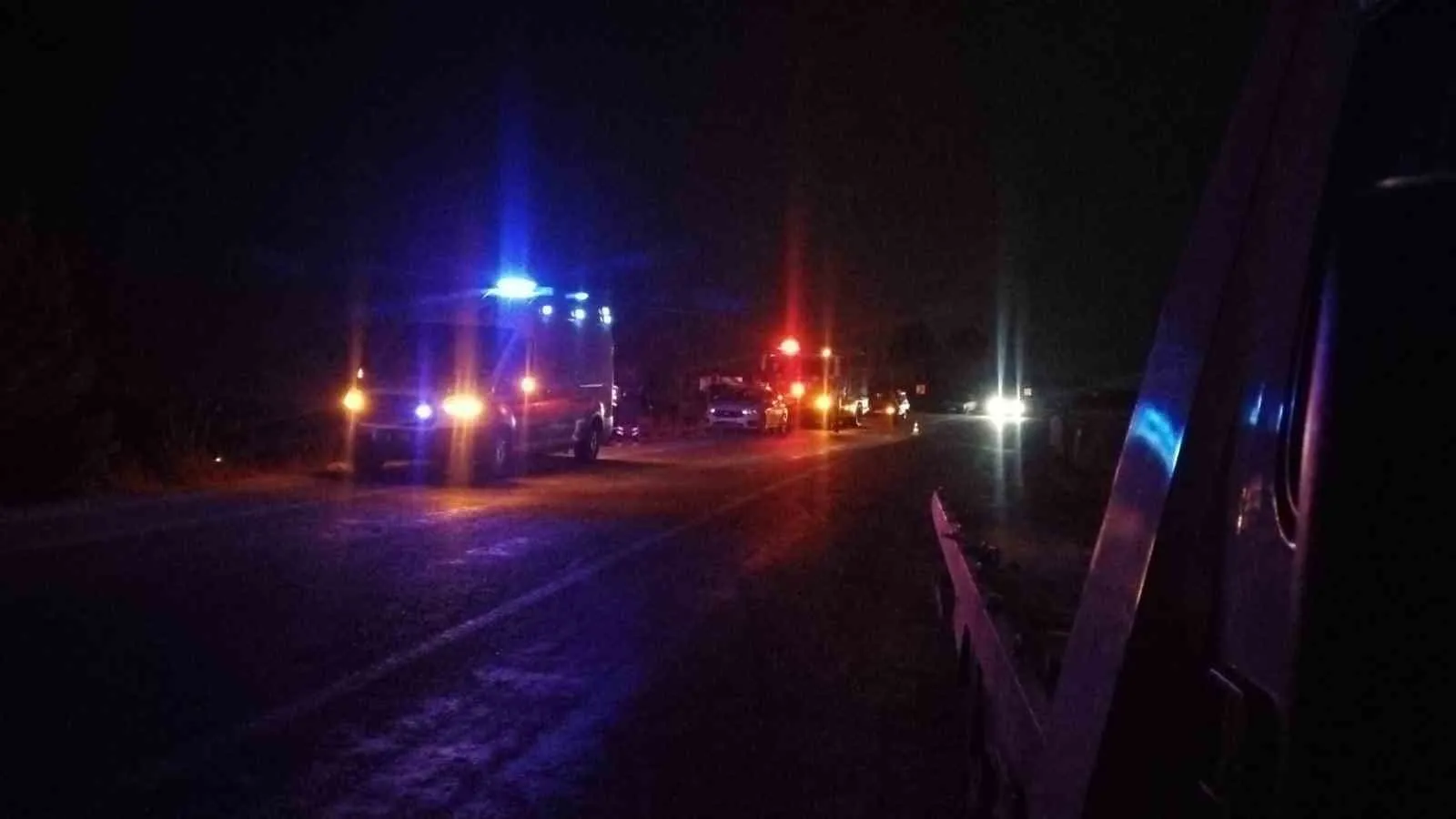 Çal’da Gece Saatlerinde Kaza: Yabani Hayvana Çarpıp Takla Attı, Sürücü Ortada Yok
