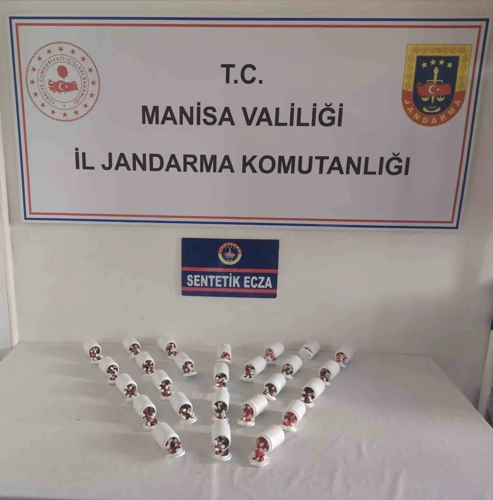 Manisa'da zehir tacirlerine jandarma darbesi: Üç ilçede eş zamanlı operasyon