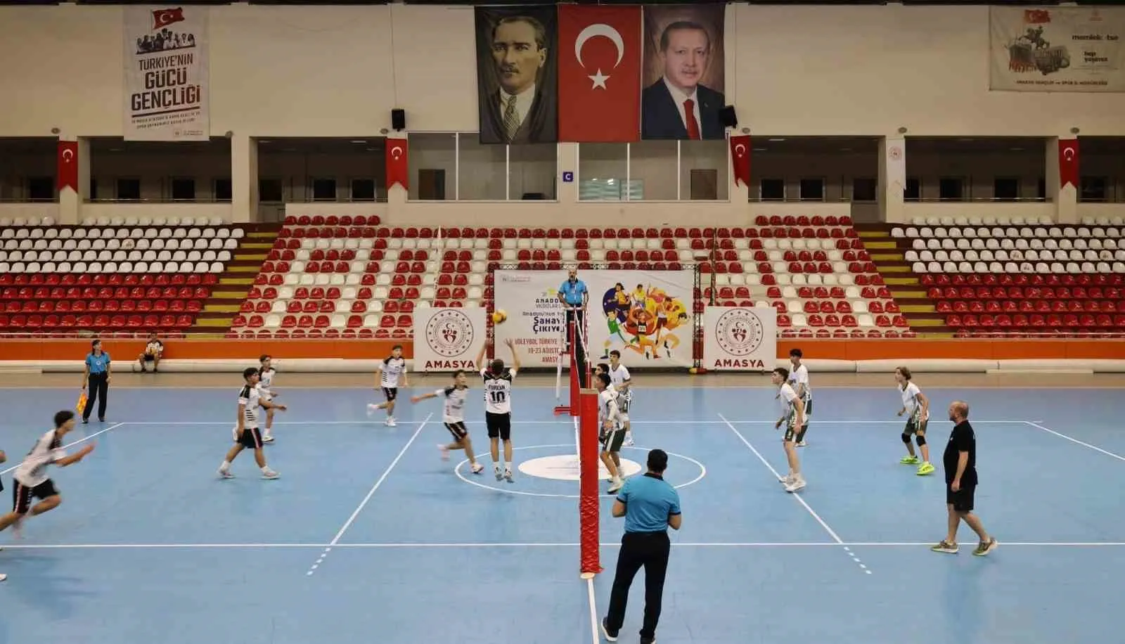 Manisa’nın Filedeki Yıldızları Ankara’da Zirveye Oynadı: Türkiye İkinciliği Kentte Coşku Yarattı
