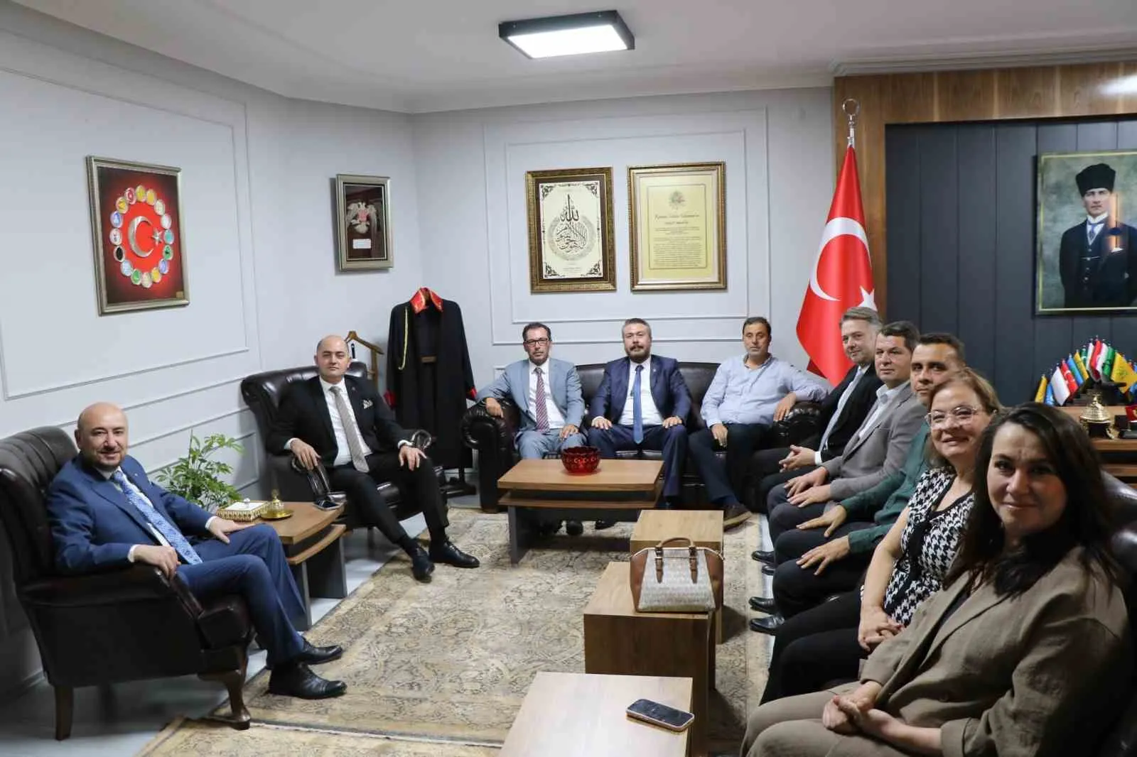 Aydın’ın Gururu Yeni Başsavcıya Tanıtıldı: İncir ve Efe Heykeli Takdimi