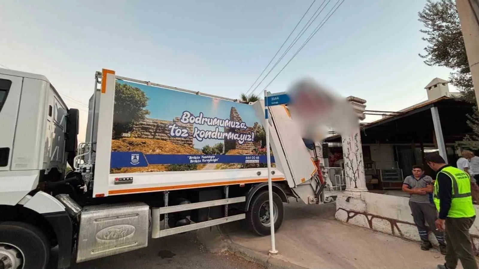 Bodrum’da Koku Şikayeti Depoyu Açığa Çıkardı: Çürümüş Etler Toplanarak İmha Edildi