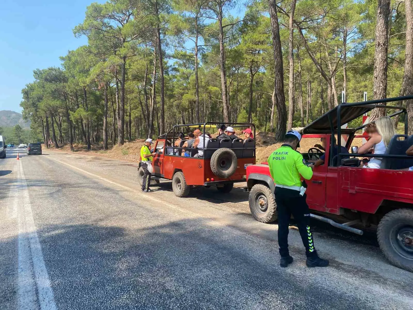 Turistlerin canı emanet edilmişti: Cip safari denetiminde şok alkol vakası
