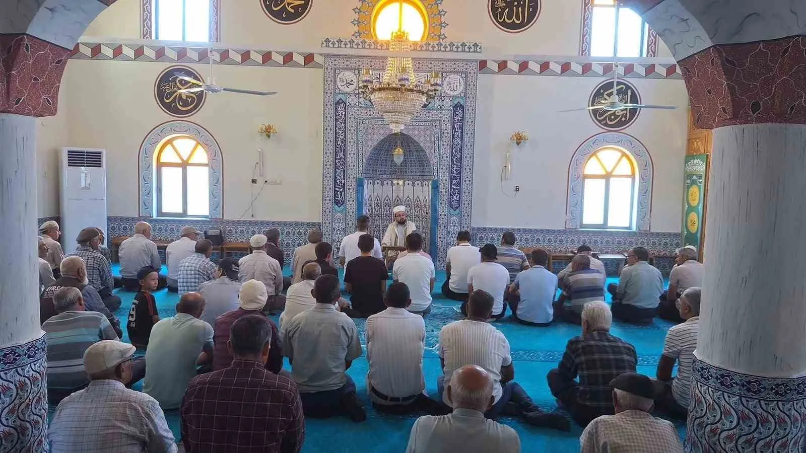 Manisa'da toprak suya hasret kaldı: Beyharmanı sakinleri semaya el açtı