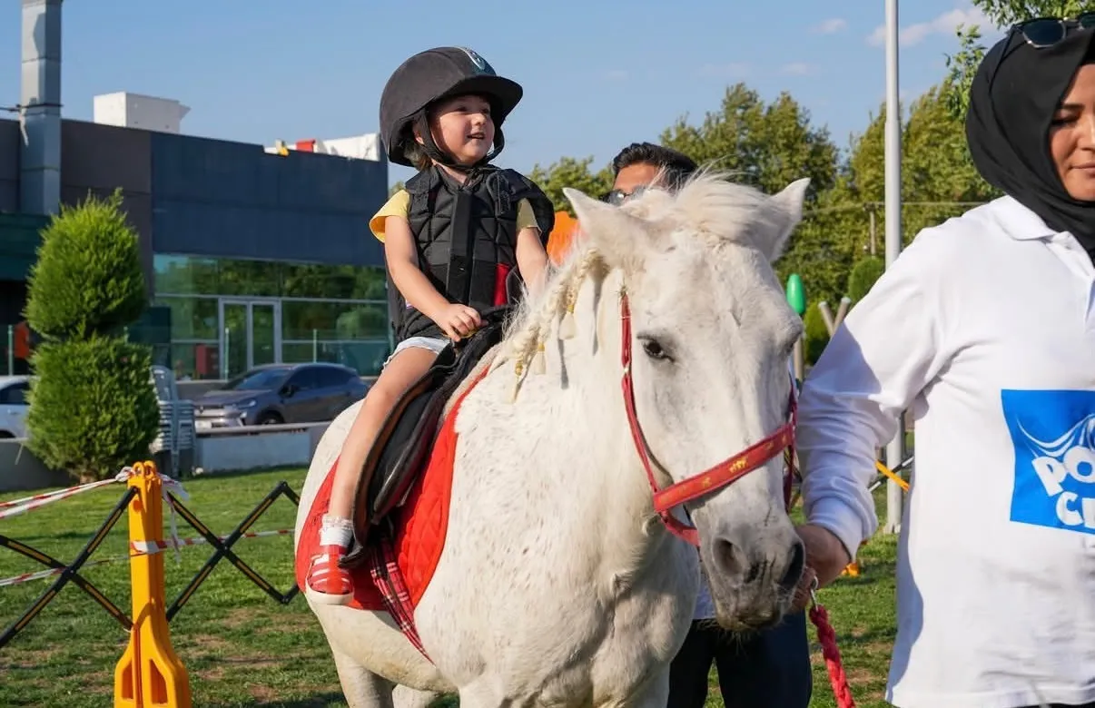 Menteşe’de minik biniciler için unutulmaz gün: Pony Club rüzgarı esti
