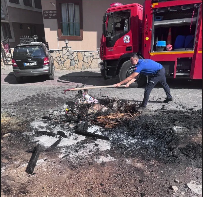 Denizli'de hurdacı dehşeti: Yatak yakarken minibüsü küle çeviriyordu