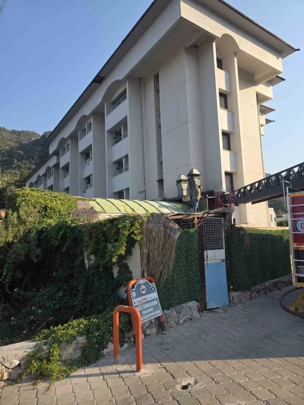 Marmaris'te Otel Mutfağında Alev Panigi