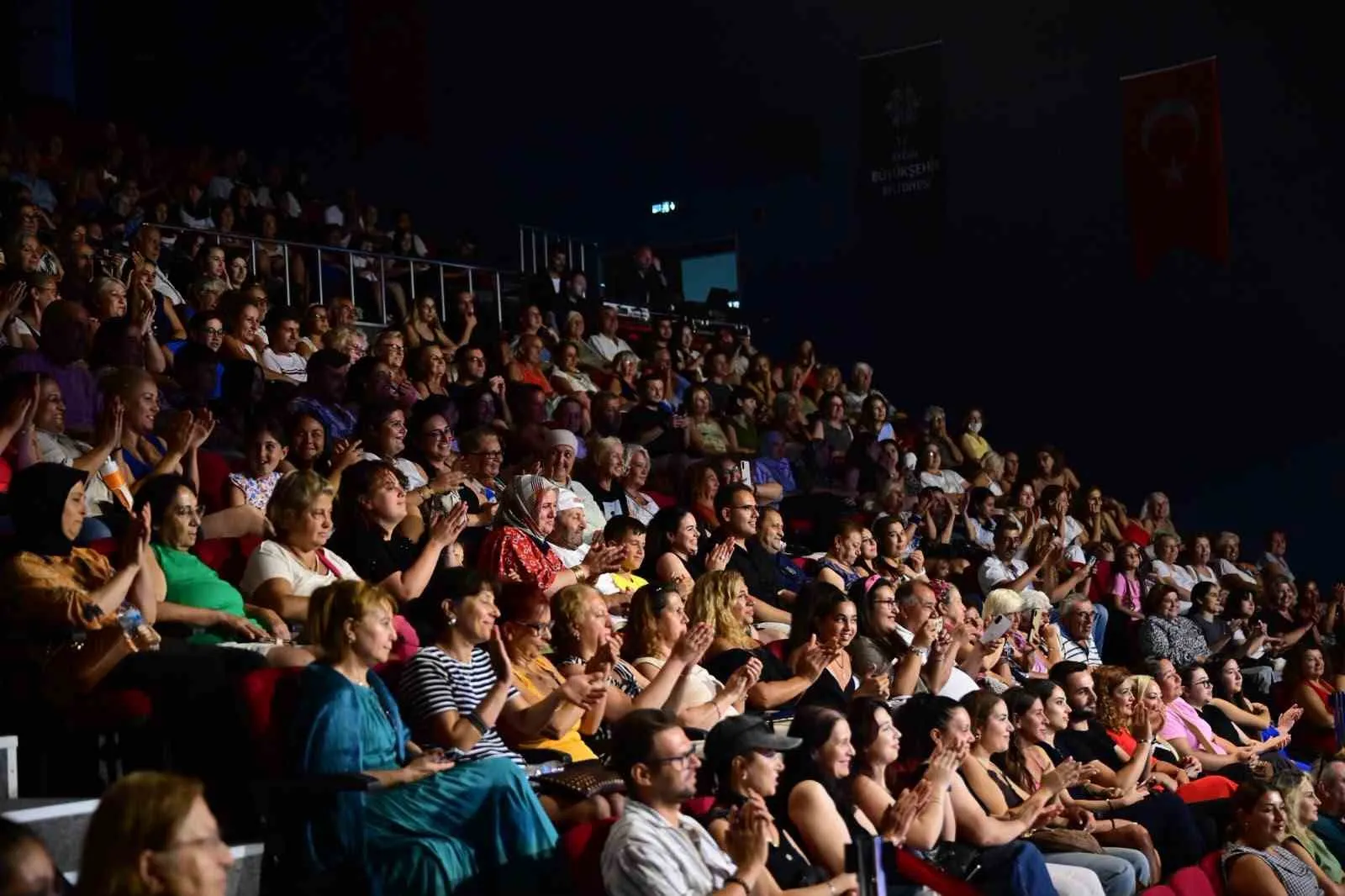 Didim'de Bilal Sonses rüzgarı: Yaz akşamına unutulmaz dokunuş